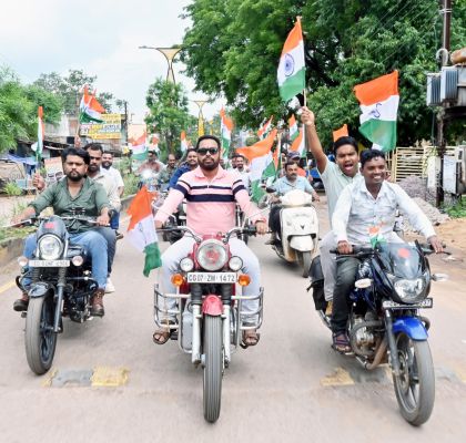 तिरंगे के सम्मान में निगम के अफसर-कर्मियों ने निकाली रैली