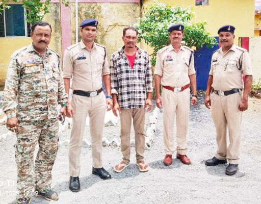 पत्नी पर चाकू से वार, आरोपी  गिरफ्तार