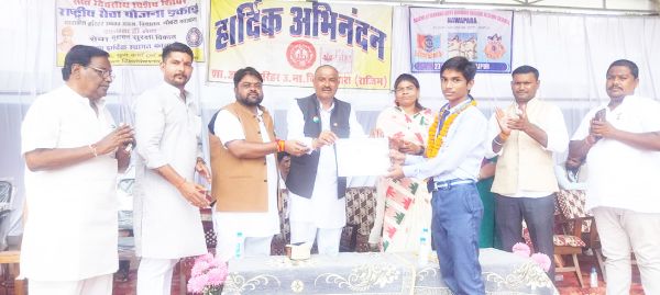 स्वतंत्रता दिवस समारोह में शामिल हुए विधायक इंद्रकुमार