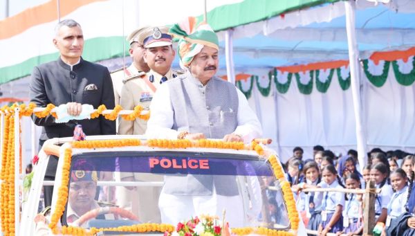 उत्साह के साथ मना स्वतंत्रता दिवस, सांसद विजय बघेल ने किया ध्वजारोहण