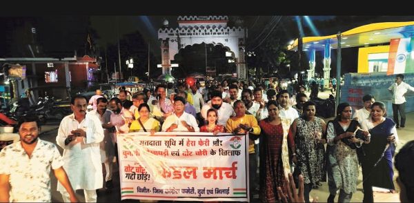 कांग्रेस का वोट चोर गद्दी छोड़ अभियान, निकाला कैंडल मार्च