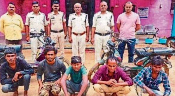 चोरी के 5 मामलों के आरोपी गिरफ्तार