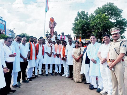 विधायक रोहित ने किया ध्वजारोहण