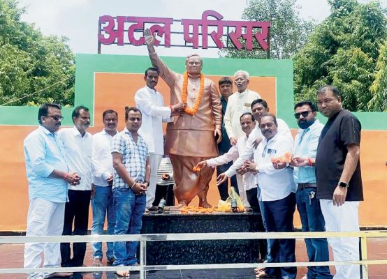 सारंगढ़ भाजपा मंडल ने अटल की पुण्यतिथि पर दीश्रद्धांजलि
