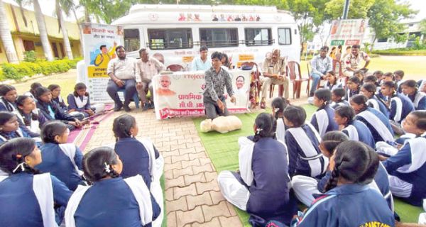 प्रोजेक्ट सुरक्षा के तहत छात्रों को मिला जीवनरक्षक प्रशिक्षण