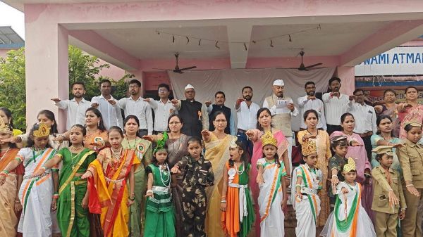 आत्मानंद स्कूल चर्रा में मना स्वतंत्रता दिवस