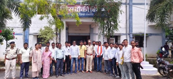 त्यौहार में शांति व्यवस्था कायम रखने  पुलिस ने मांगा जनप्रतिनिधियों से सहयोग