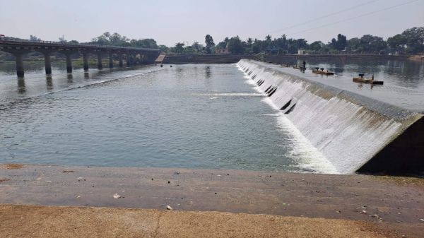 मूसलाधार बारिश से शिवनाथ की धार तेज