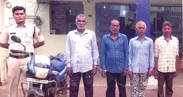  खेत में बिछाए बिजली के तार से मौत, गैर इरादतन हत्या में 4 गिरफ्तार