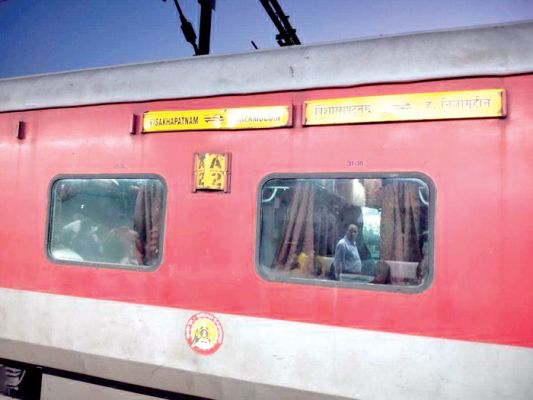 समता एक्सप्रेस में नौ लाख की उठाईगिरी, जेवर रखा हैंडबैग चोर ले भागे