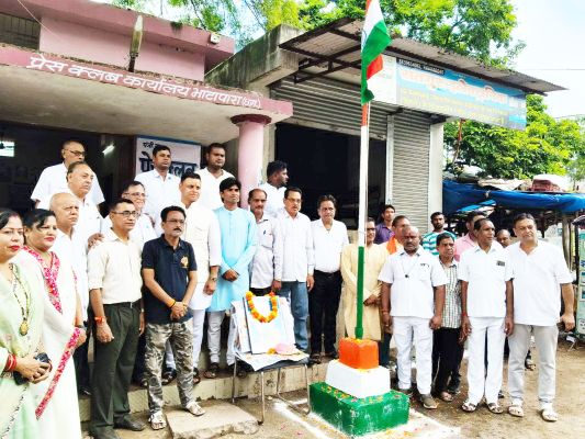 पालिकाध्यक्ष अश्वनी शर्मा ने किया ध्वजारोहण