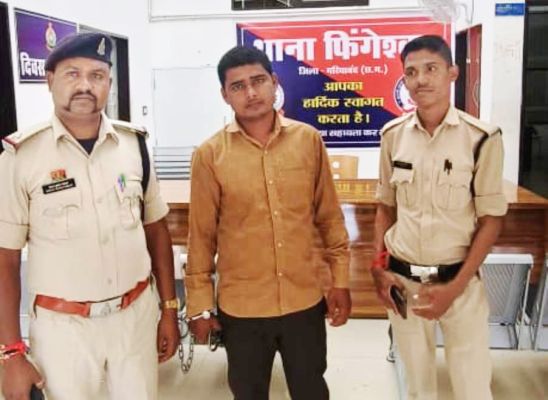 बेटे ने लूटा अपना ही घर, 2 लाख की चोरी, गिरफ्तार