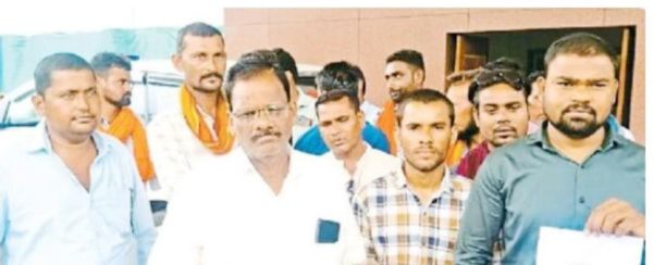 बिजली कटौती से परेशान किसानों का प्रदर्शन