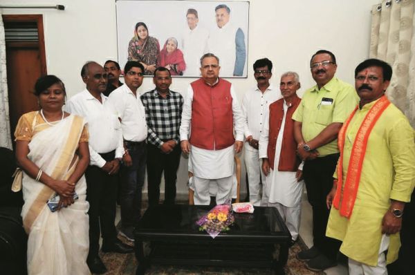 प्रतिनिधि मंडल ने रमन से लिया आशीर्वाद