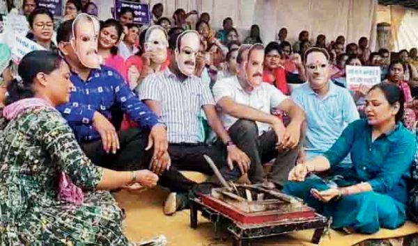 एनएचएम कर्मचारियों की अनिश्चितकालीन हड़ताल