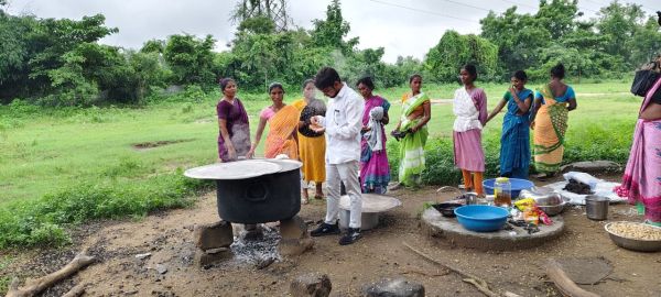 कोंटा डीएवी स्कूल में किचेन शेड नहीं, मध्यान्ह भोजन बनाने में परेशानी 