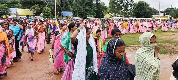 मोदी गारंटी का हवाला देकर मितानिनों का प्रदर्शन तेज