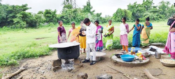 कोंटा डीएवी स्कूल में किचन शेड नहीं मध्यान्ह भोजन बनाने में परेशानी