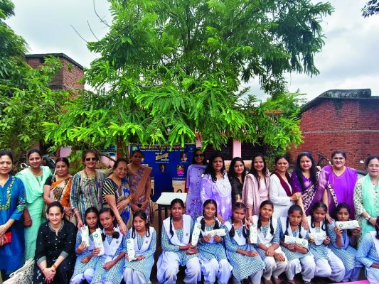 इनरव्हील क्लब ने जन्मदिन को बनाया सेवा का उत्सव