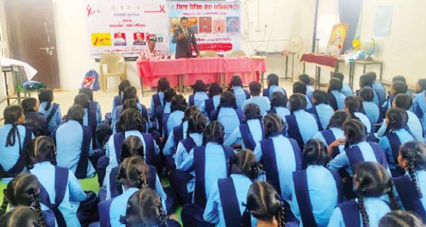 कन्या विद्यालय में विधिक साक्षरता शिविर