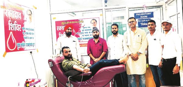 राजीव की जयंती पर रक्तदान