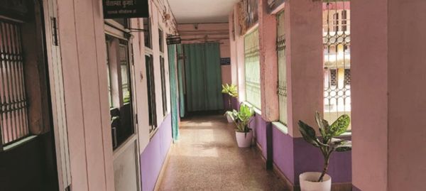 11 सूत्रीय मांगों को लेकर कलम बंद हड़ताल, पसरा सन्नाटा