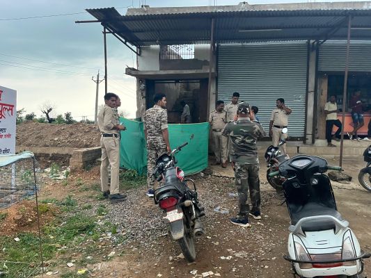 सार्वजनिक स्थानों पर शराब पीने वालों पर कार्रवाई