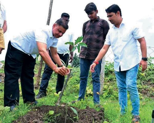नपा अध्यक्ष की भागीदारी पौधारोपित हुआ गौधाम