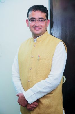 सडक़ों के गड्ढों से आम लोगों को निजात दिलाएगी साय सरकार -चेतन हिन्दूजा