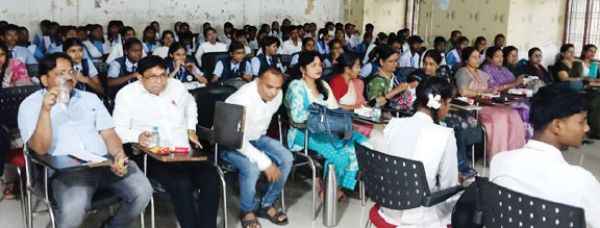 सडक़ सुरक्षा जीवन रक्षा पर वाद-विवाद स्पर्धा