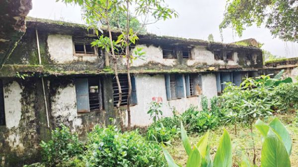 शंकरगढ़ बचवार का बालक उमावि जर्जर