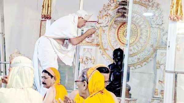 खंडेलवाल जैन मंदिर में शनि अमावस्या मनाई गई