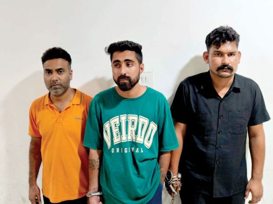 दो लाख के ड्रग के साथ देर रात तीन युवक देवेन्द्र नगर से, तडक़े सावरकर नगर से युवती गिरफ्तार