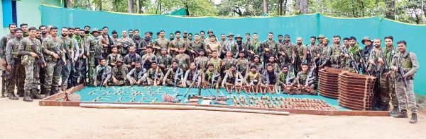 नक्सलियों के छुपाए डंप हथियार, विस्फोटक सामान बरामद