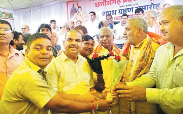 शपथ ग्रहण में शामिल  हुए जिला साहू संघ के पदाधिकारी
