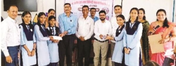 वाद-विवाद स्पर्धा में  सेजस सिंघौरी प्रथम 