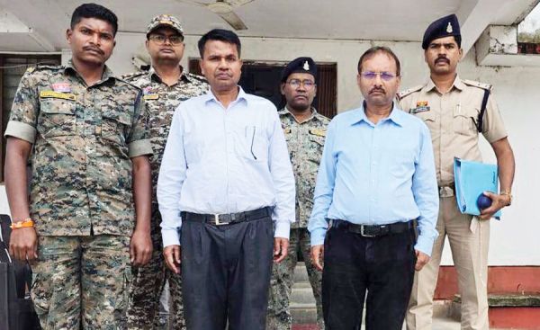 फर्जी तरीके से चहेते को दिया टेंडर,  2 पूर्व सहायक आयुक्त गिरफ्तार, क्लर्क फरार