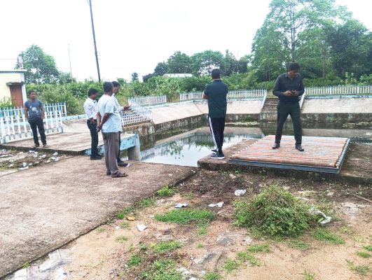 आयुक्त ने किया मोहारा स्थित विर्सजन कुण्ड का निरीक्षण
