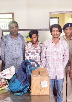 100 शीशी नशीली सिरप के साथ तीन गिरफ्तार, एक राजस्थान का