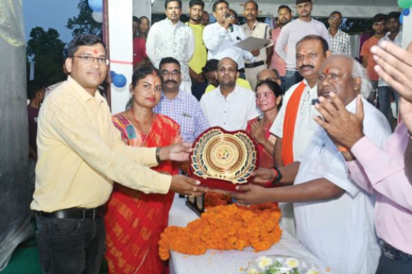 खेलों का हमारे जीवन में महत्वपूर्ण योगदान होता है-सांसद चिंतामणि