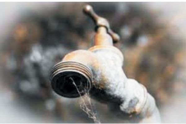 शहर के दो बड़े इलाके जल संकट से जूझ रहे