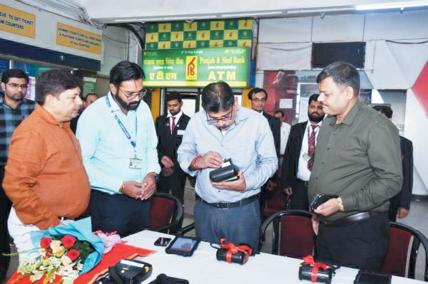 स्टेशन पर मोबाइल यूटीएस टिकटिंग अब 3 मिनट में टीटीई बनाएंगे टिकट