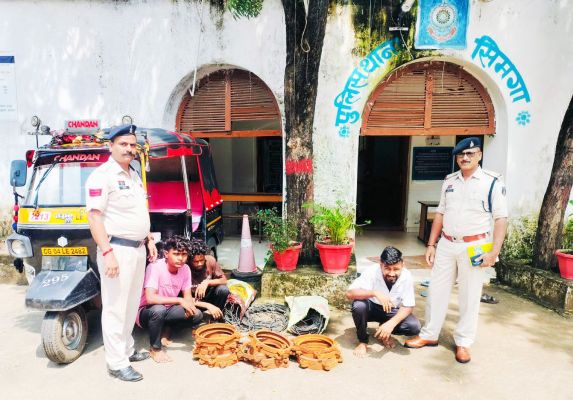 चौरेंगा के संयंत्र से चोरी, 1 नाबालिग सहित 4 आरोपी गिरफ्तार
