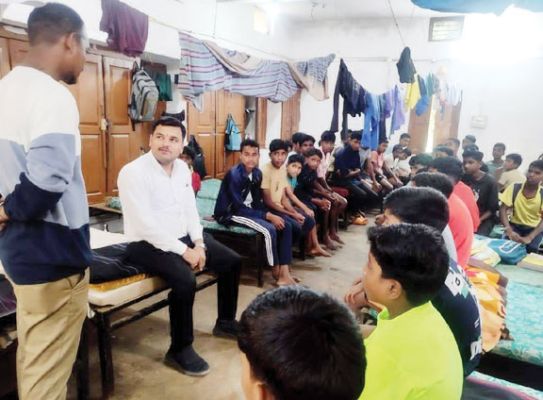 सहायक आयुक्त कोंडागांव के द्वारा आश्रम छात्रावासों का निरीक्षण