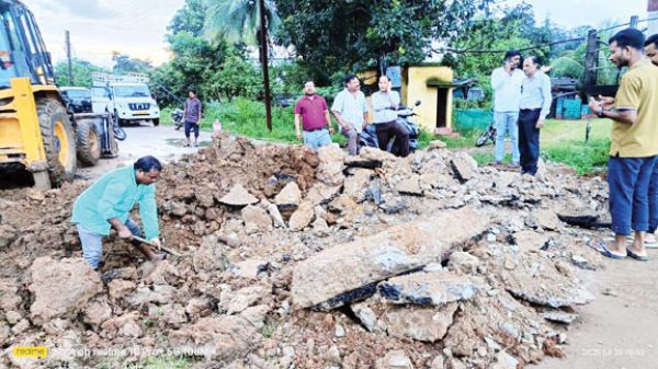 बाढ़ से चरमराई पेयजल व्यवस्था को दुरुस्त करने रात-दिन जुटे इंजीनियर, टंकियों की बहाली का कार्य तेजी पर 