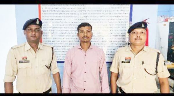 चरित्र संदेह के शक में पत्नी की हत्या, लाश नदी में फेंकी, आरोपी पति गिरफ्तार