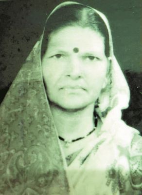 अर्चना खोब्रागढ़े  का निधन