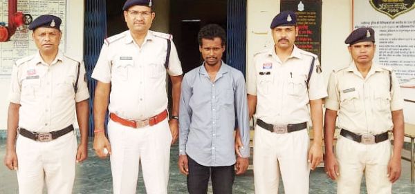 पत्नी से छेड़छाड़ से मना करने पर कर दी हत्या, आरोपी गिरफ्तार