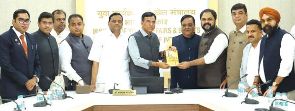 खेल-उद्योगों और स्टार्टअप्स को प्रोत्साहित करने चर्चा, मंडाविया से मिले चैंबर नेता