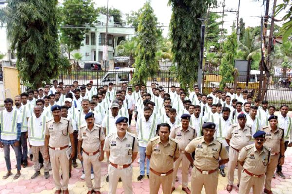 गणेशोत्सव पर भीड़ वाले क्षेत्र में यातायात संभालेंगे 96 पुलिस मितान